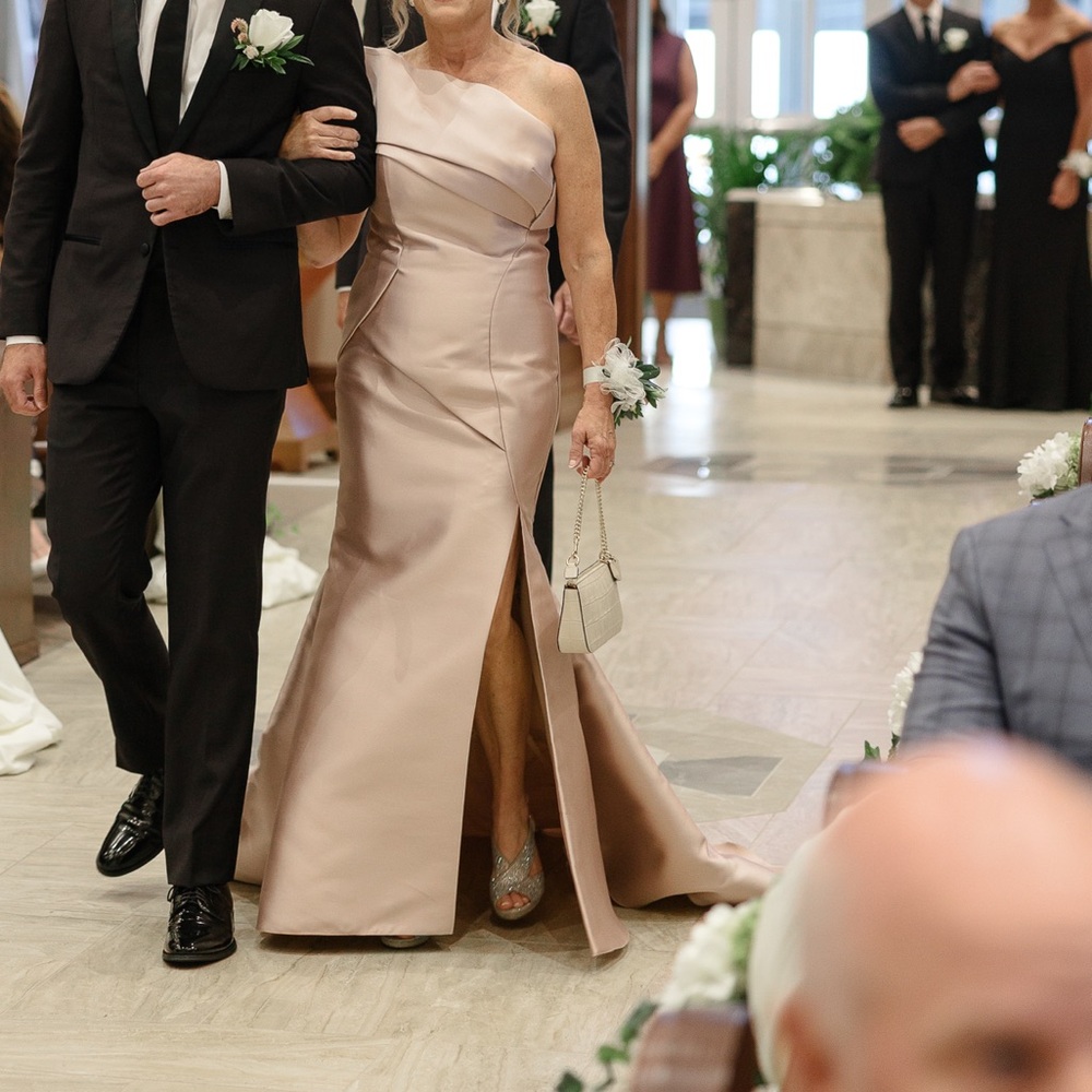 Chic One Shoulder Blush Dress
Color is silver peony